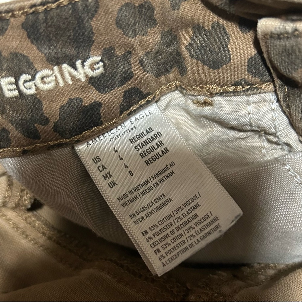 American Eagle High Rise Jegging, size 4, Very Light wear, smoke free home - Picture 4 of 4